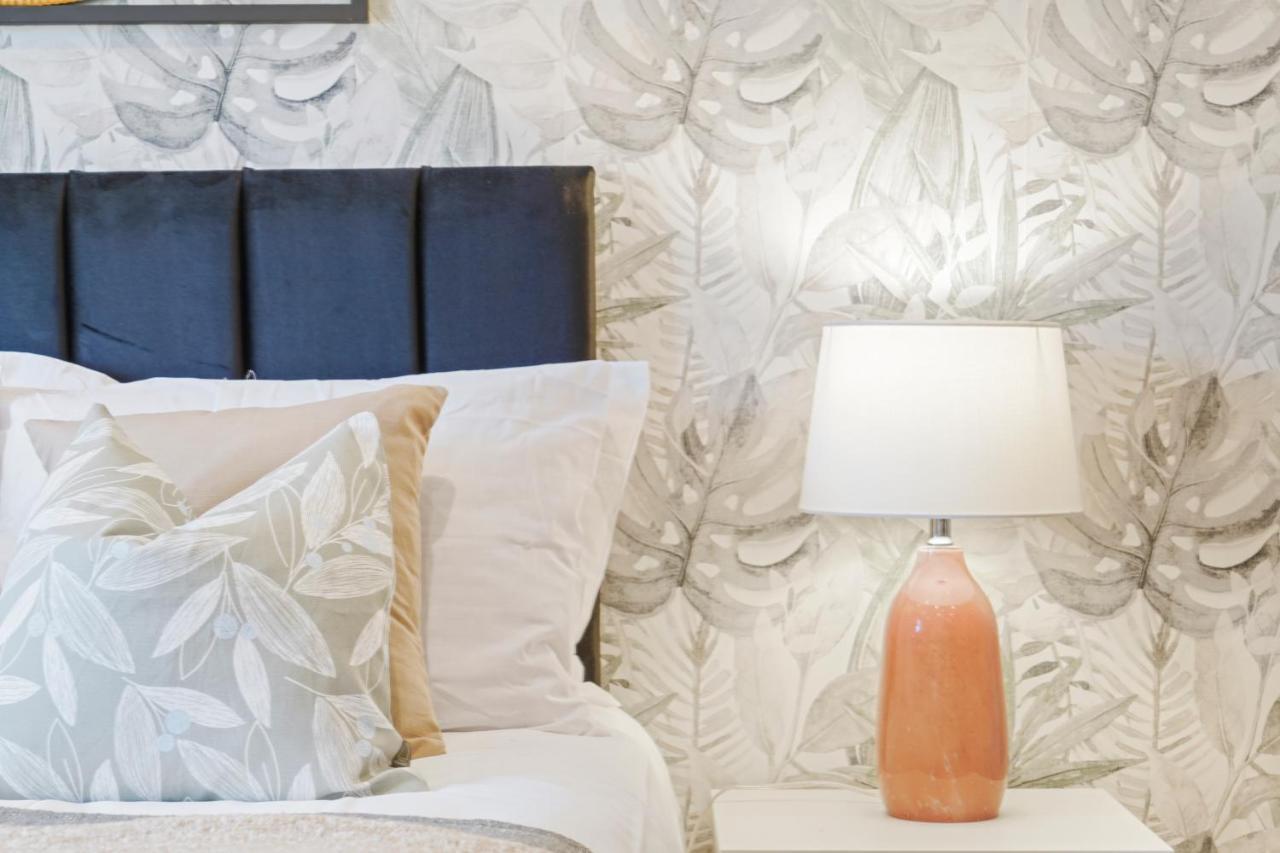 Comfortable London Retreat - Sleeps 6 ภายนอก รูปภาพ