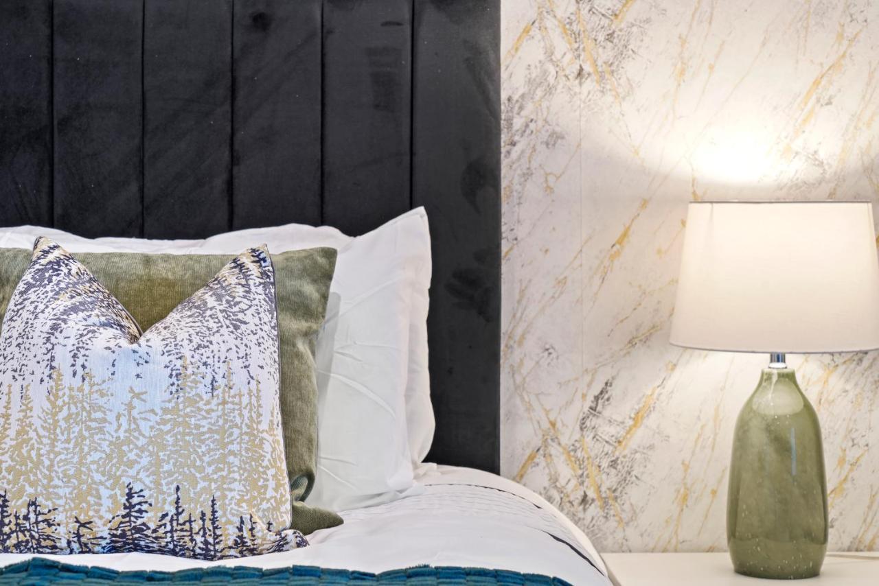 Comfortable London Retreat - Sleeps 6 ภายนอก รูปภาพ