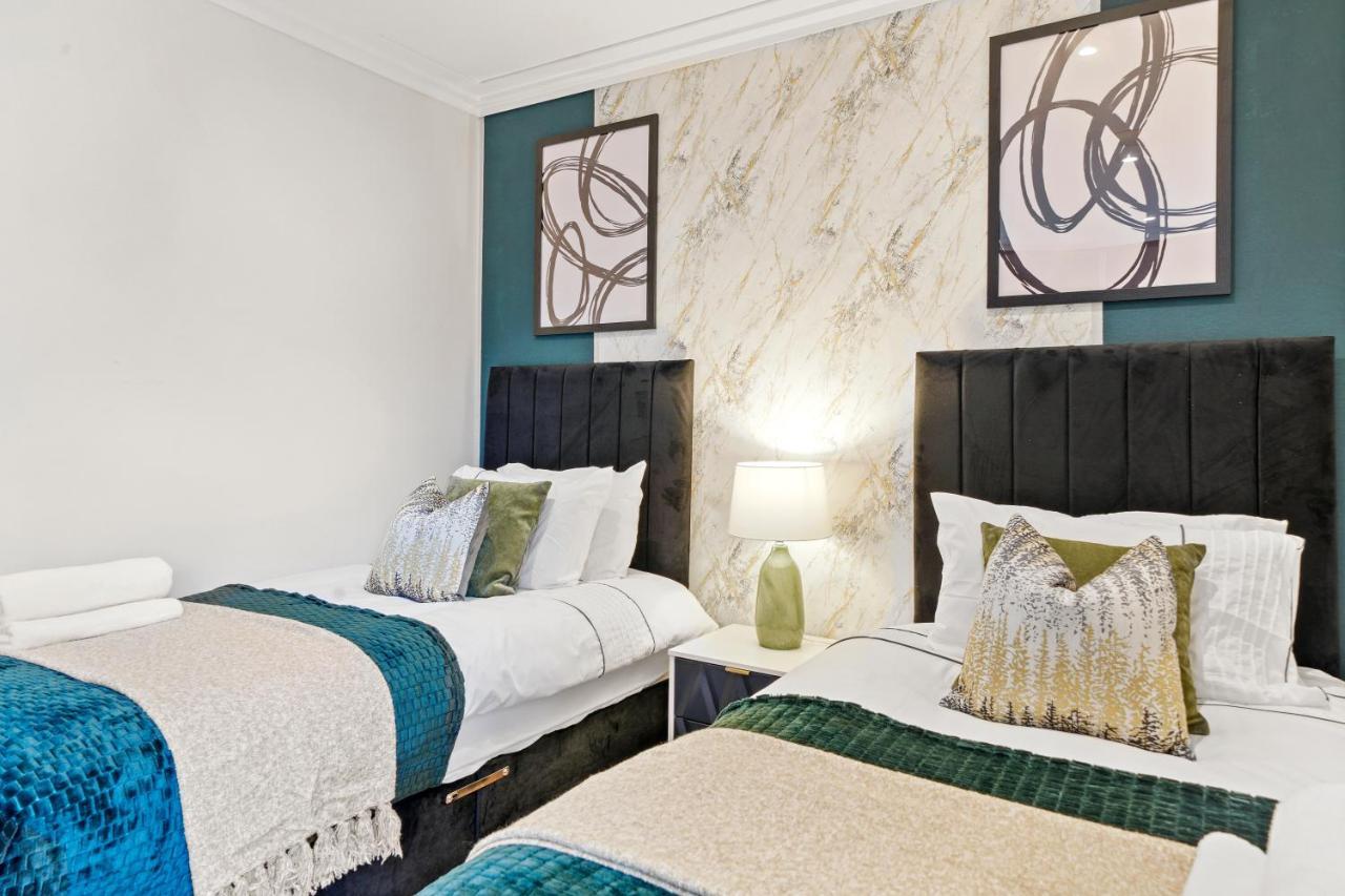Comfortable London Retreat - Sleeps 6 ภายนอก รูปภาพ